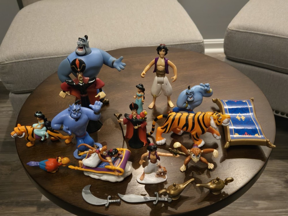 Vintage Disney's ALADDIN Toy Action Figure Play Set by Mattel 1992 Lot of 18