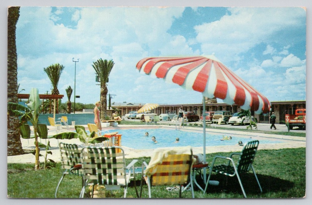 Vintage ALOHA MOTEL San Antonio TX Swimming Pool Chrome Postcard 1950s