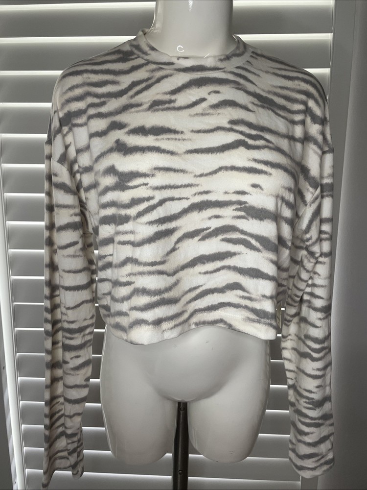 New Juniors Forever 21 Bone Gray Zebra Long Sleeve Cropped Sleep Top Size Medium