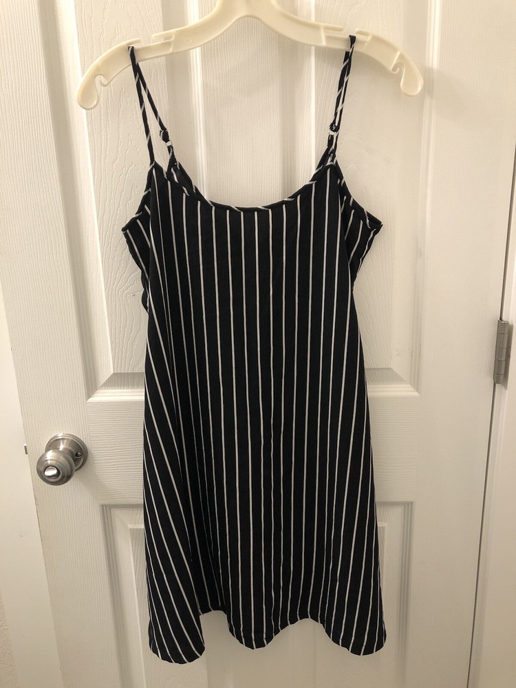 MSBasic Women’s XS Sleeveless Shift Dress Twirly Black & White Striped
