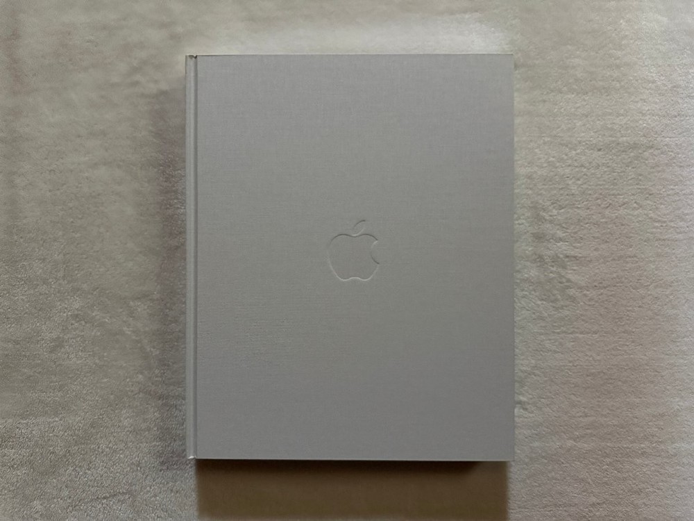 Designed By Apple In California Book Size Small 32.5×26.5cm Very Good Used