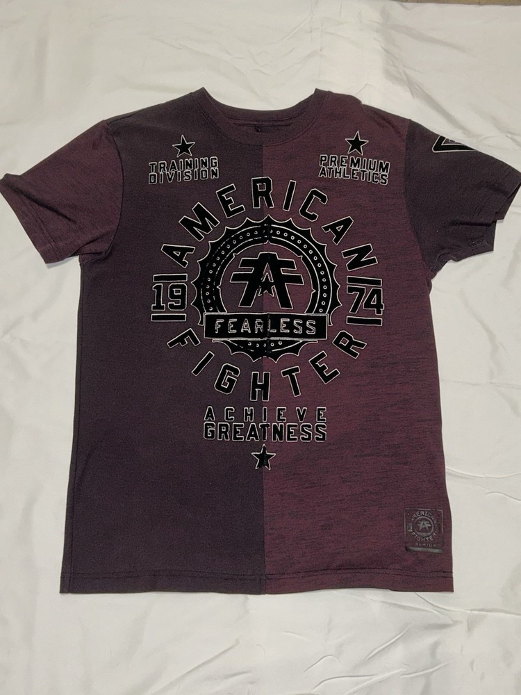 Men’s American Fighter Buckle Maroon T-Shirt Size M Graphic