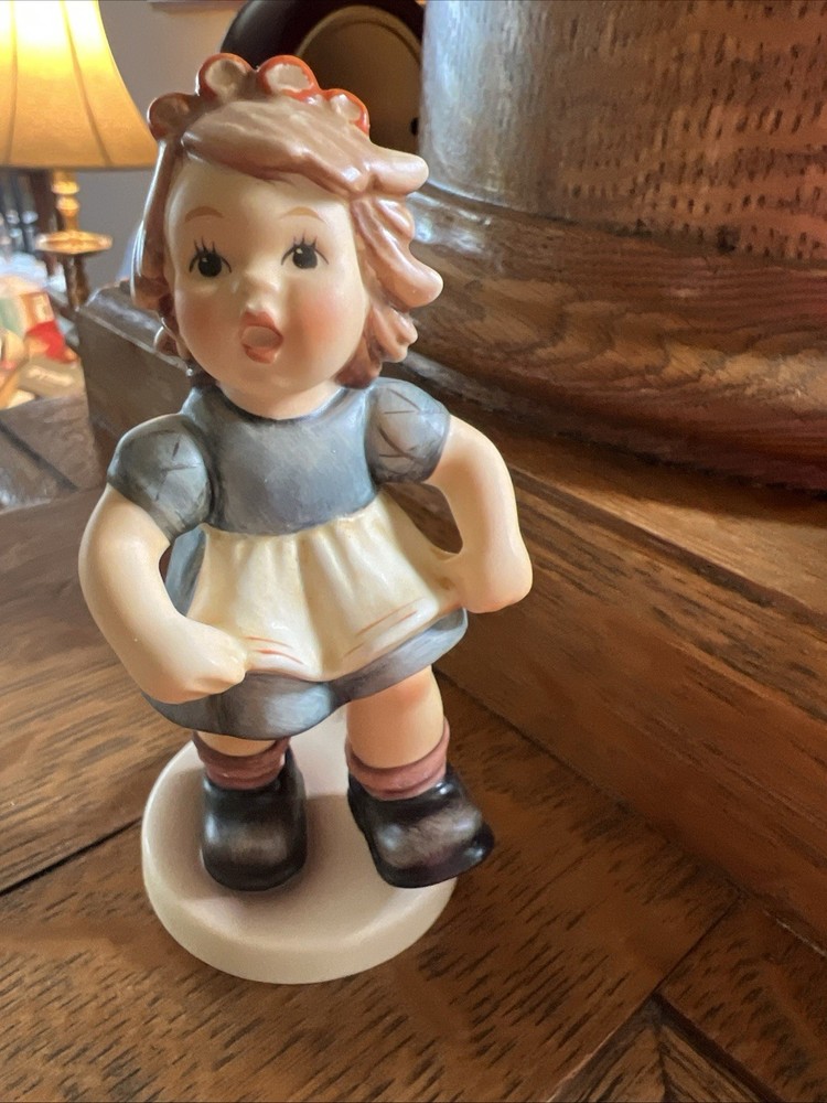 Hummel Goebel Porcelain Musik Please Girl Figurine #1792 4.25 Inch