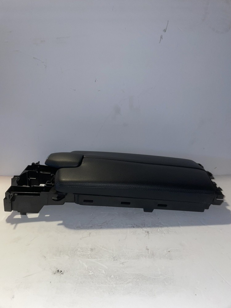 10-16 Mercedes W212 E350 E400 Center Console Arm Rest Armrest Cover Assembly OEM