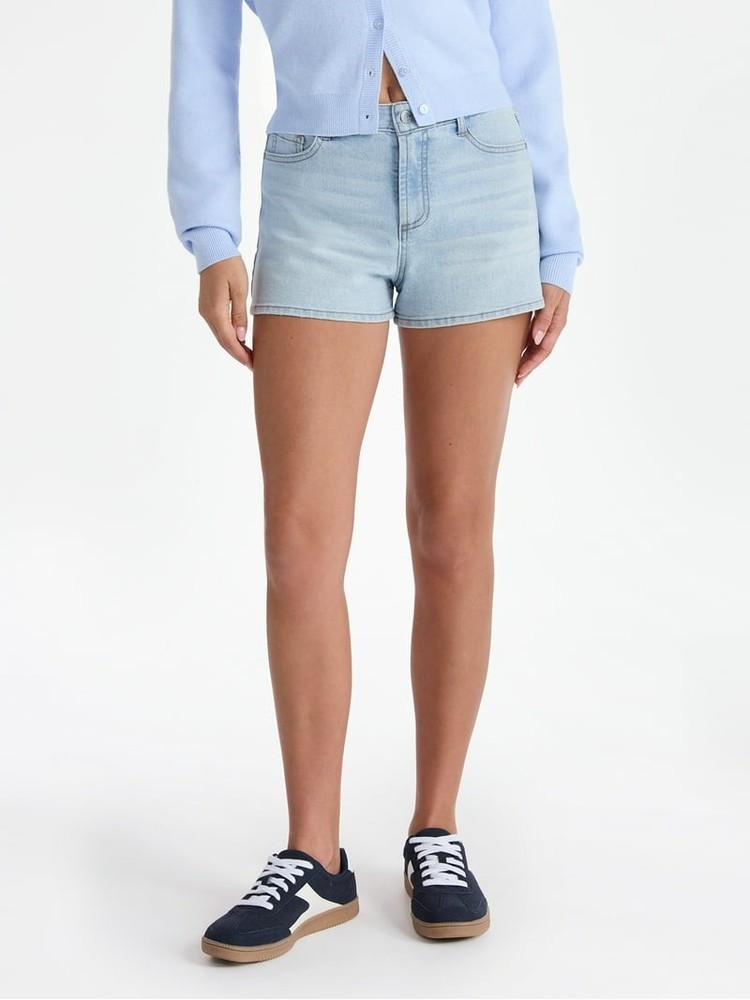 New No Boundaries Denim High Rise Mom Shorts Size 12