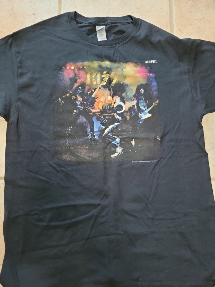 Kiss T Shirt Large