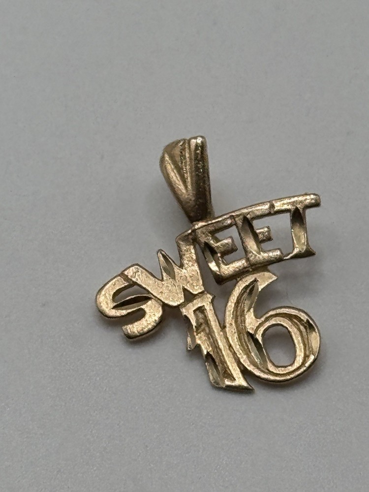 14k Yellow Gold Sweet 16 Charm Pendant  .72 Grams