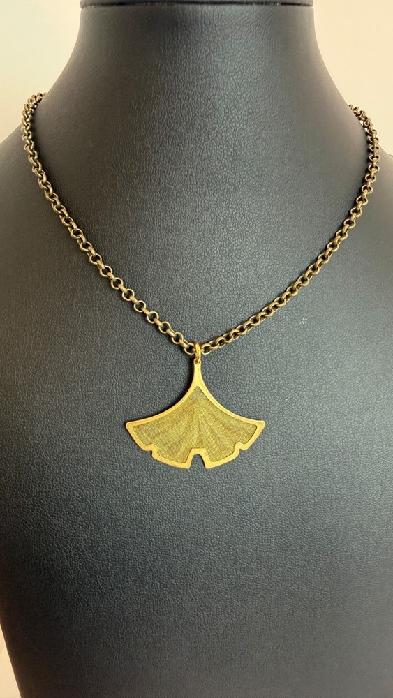 Vintage Ginkgo Leaf Pendant Necklace | Gold Tone Mesh Botanical | Rolo Chain