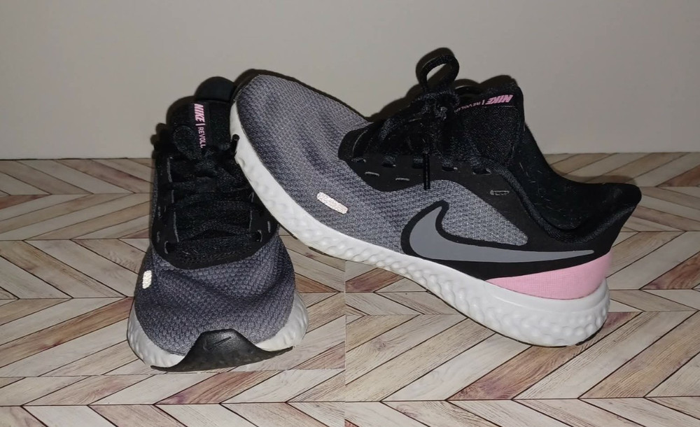 Women's Nike Revolution Athletic Shoes Sneakers Gray Pink Black  Size 6
