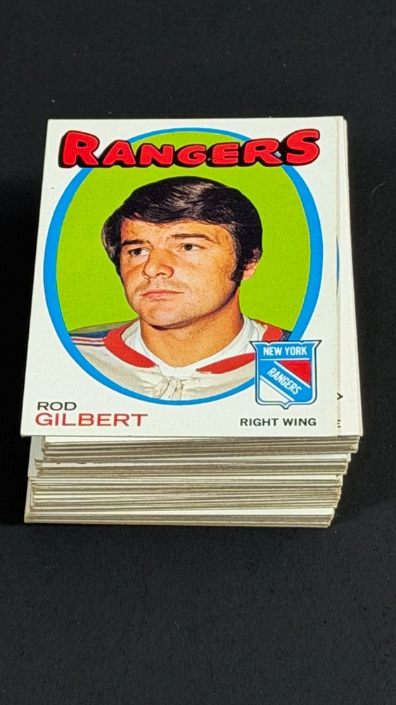 (64) 1971-72 Topps Hockey Lot EX to EX-MT