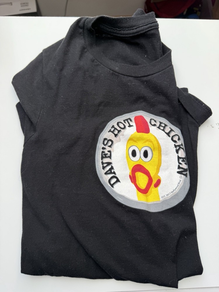 Dave's Hot Chicken Shirt Mens Black Graphic Restaurant Logo