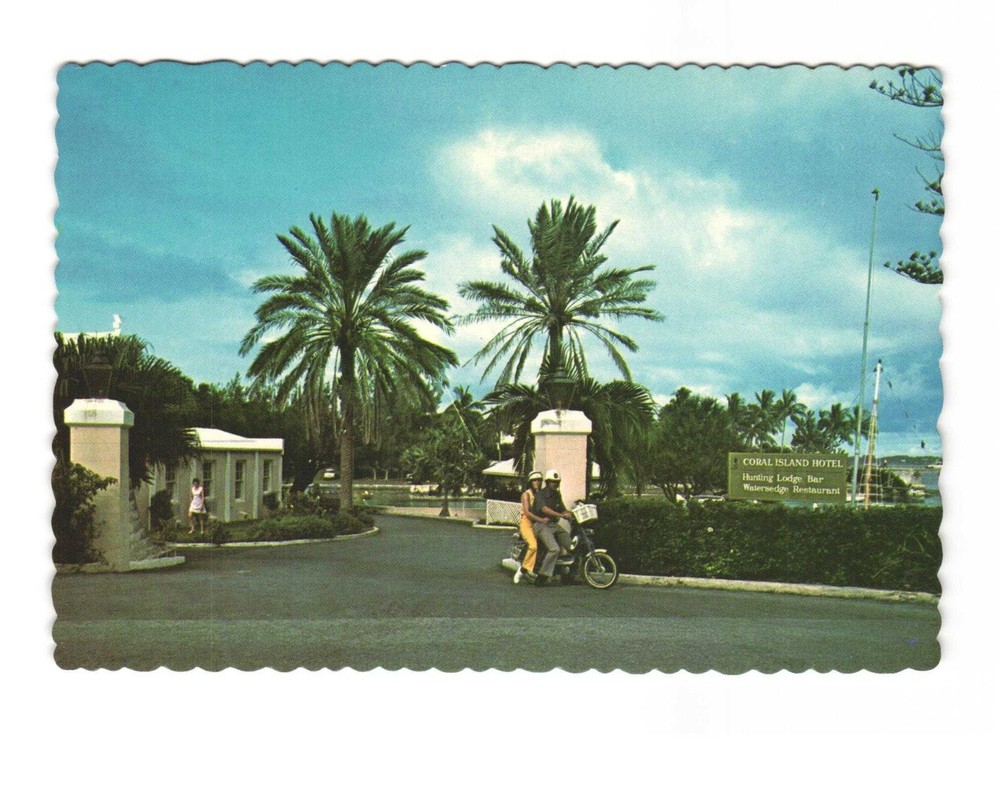 Entrance to Coral Island Hotel on Flatts Inlet Vintage postcard unposted