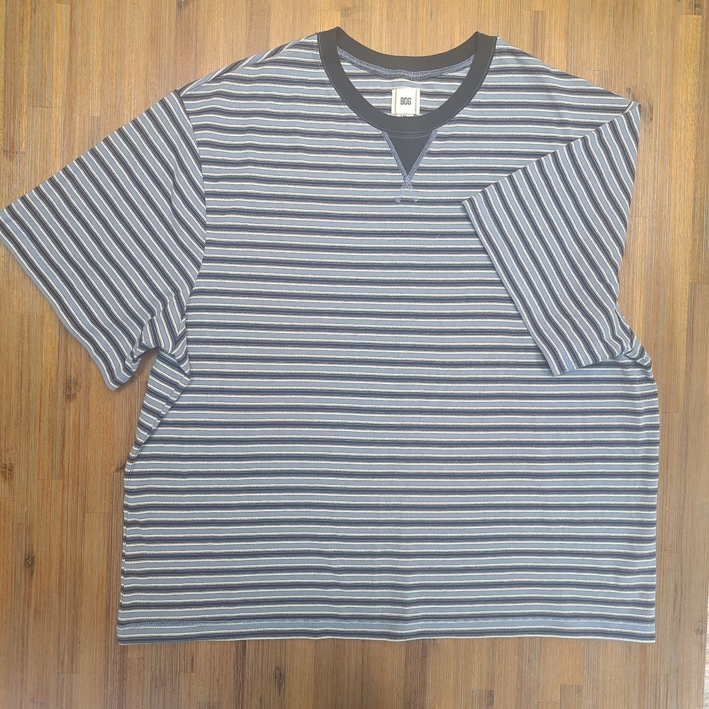 Vintage BDG Urban Outfitters T-Shirt Mens XLarge Crewneck V-Notch Striped Blue