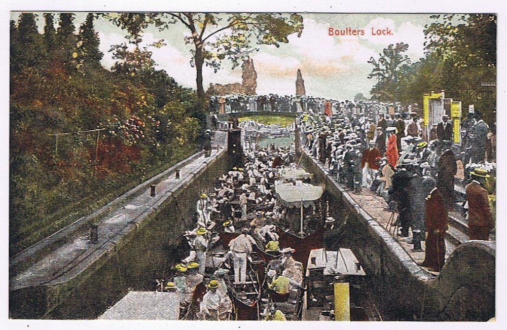 Postcard Berkshire England UK Boulter's Lock On Thames River