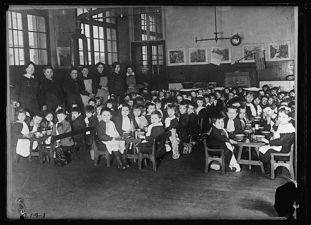 Photo:Paris France 1918 French School Children Red Cross School Lunch