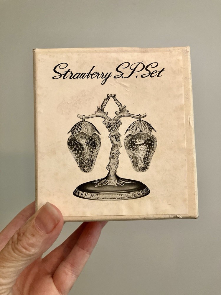 VTG Clear Glass Hanging Strawberry Salt & Pepper Shaker Set Silver Plate Japan