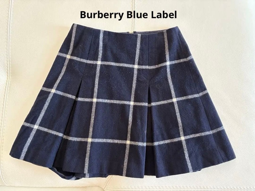 Burberry Blue Label navy pleated skirt size 36 used condition