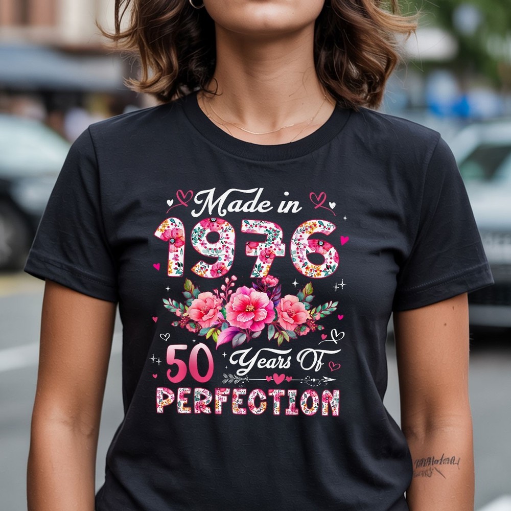 Made in 1976 Floral Birthday Shirt - 50th Birthday Floral Tee for Women Gift