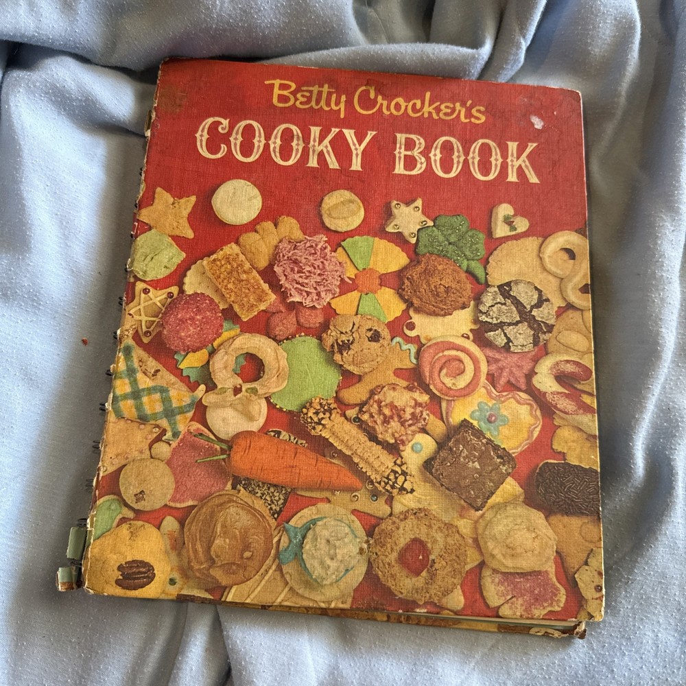 VTG Betty Crocker's Cooky Book: 1st Ed./9th Print - 1963 Spiral HC Golden Press