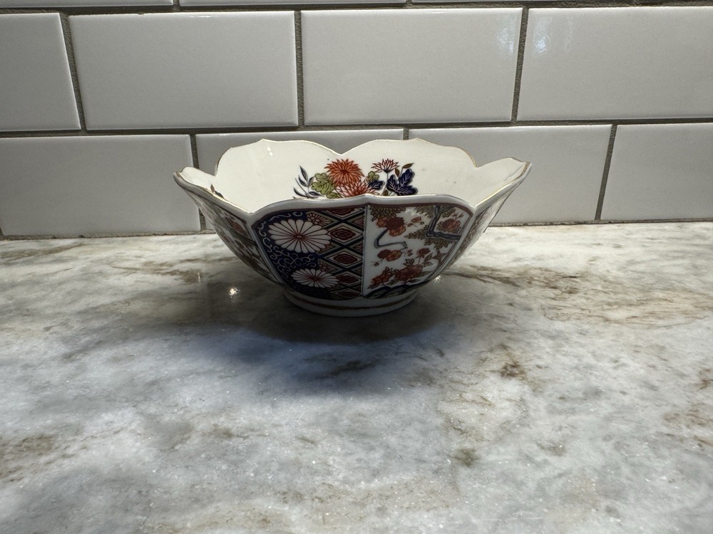 Vintage Imari Style Lotus Bowl Scalloped Edge Porcelain Gold Trim 7” Diameter