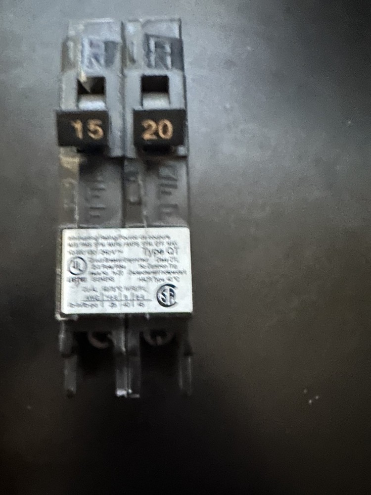 Siemens Q1520 15/20 Amp Tandem Single-Pole Type QT Circuit Breaker