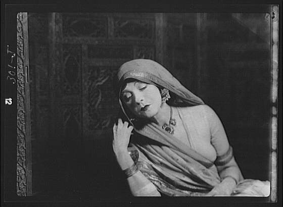 St Denis,Ruth,dancers,performances,portrait photographers,women,A Genthe,1933