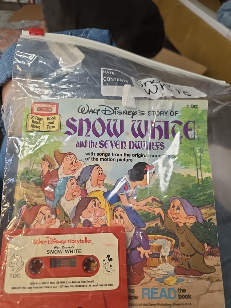 Vintage 1977 Walt Disney Snow White & The Seven Dwarfs Book & Cassette