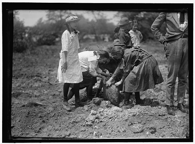 Girl Scouts Activities,Washington,DC,District of Columbia,Harris & Ewing,1917,4