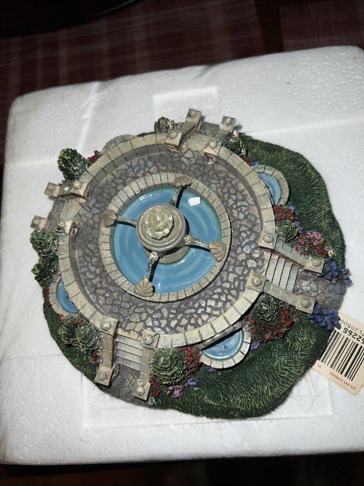 Thomas Kinkade Hawthorne Village Illuminated Lamp Light Fountain  