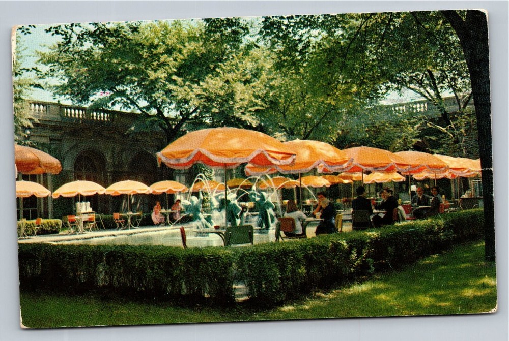 Vintage Postcard Luncheon McKinlock Court Art Institute Chicago