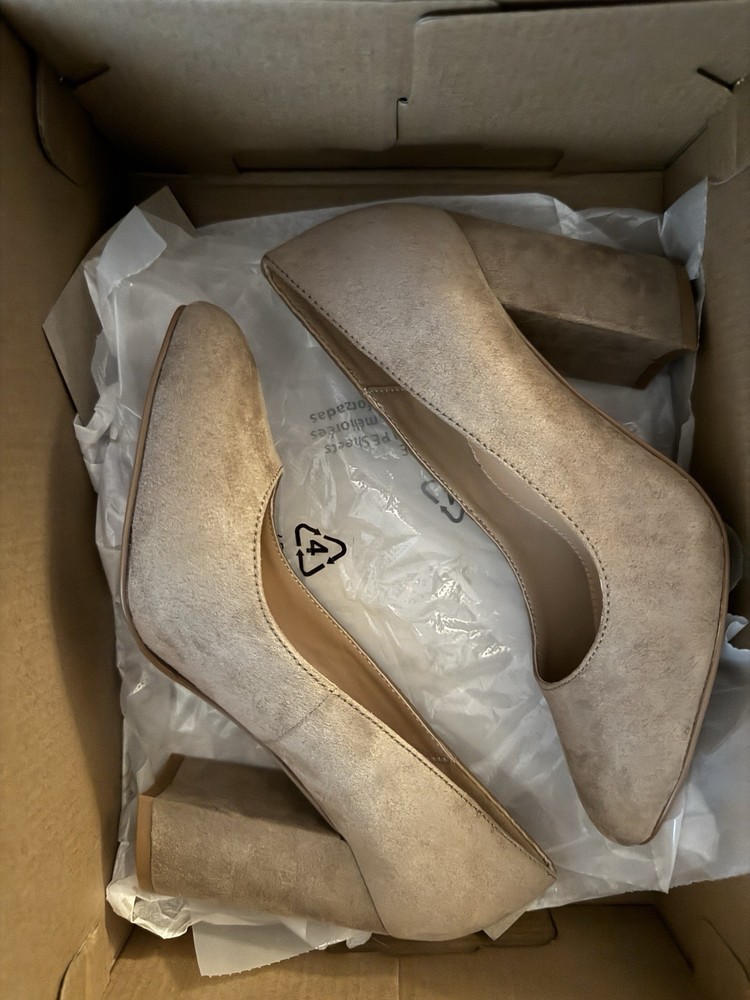 Nude Pumps