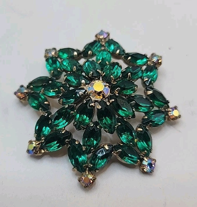 Vintage Faceted Emerald Green Glass Starburst Brooch W/Aurora Borealis Center 2