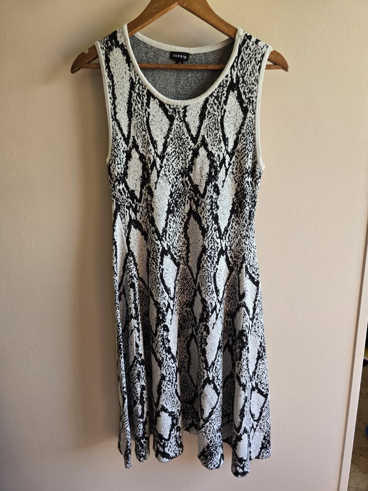 Women's Torrid Fit & Flare Black/Gray Sleeveless Sweater Midi Dress Size 00--M/L