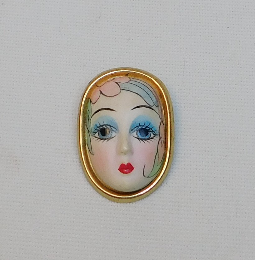 Vtg Porcelain Art Deco FLAPPER Girl EROS Face Hand Painted Brooch Pin 1.75