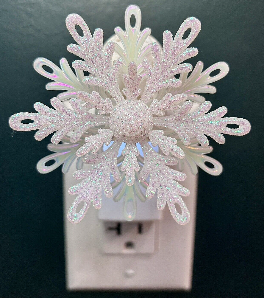 Bath & Body Works Glitter Snowflake Wallflower Diffuser with Nightlight