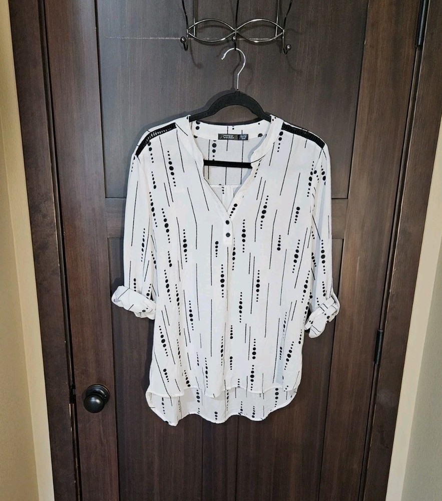 EUC Women's Cure. White & Black Roll-Tab Sleeve Tunic Bouse Top Size Large