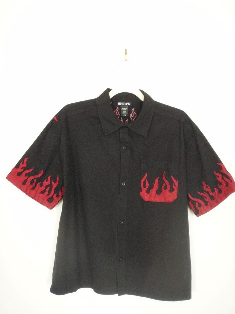 HOT TOPIC Mens Red Fire Flame Button Up Short Sleeve Black Shirt Gothic Medium