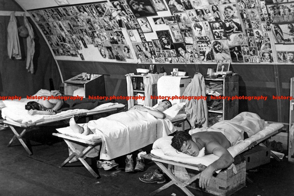 F007468 Guadalcanal military base Sailors relaxing 1944 WW2
