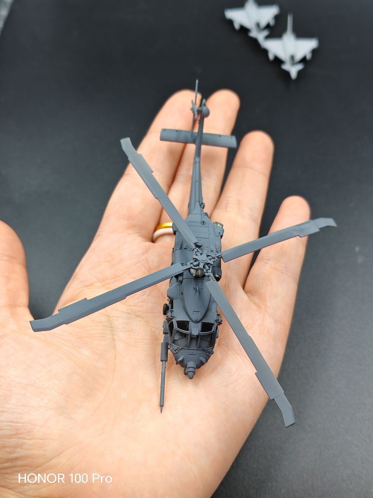 3D printed 1/200 US UH-60 Black Hawk Armed Helicopter handpainted finished Model
