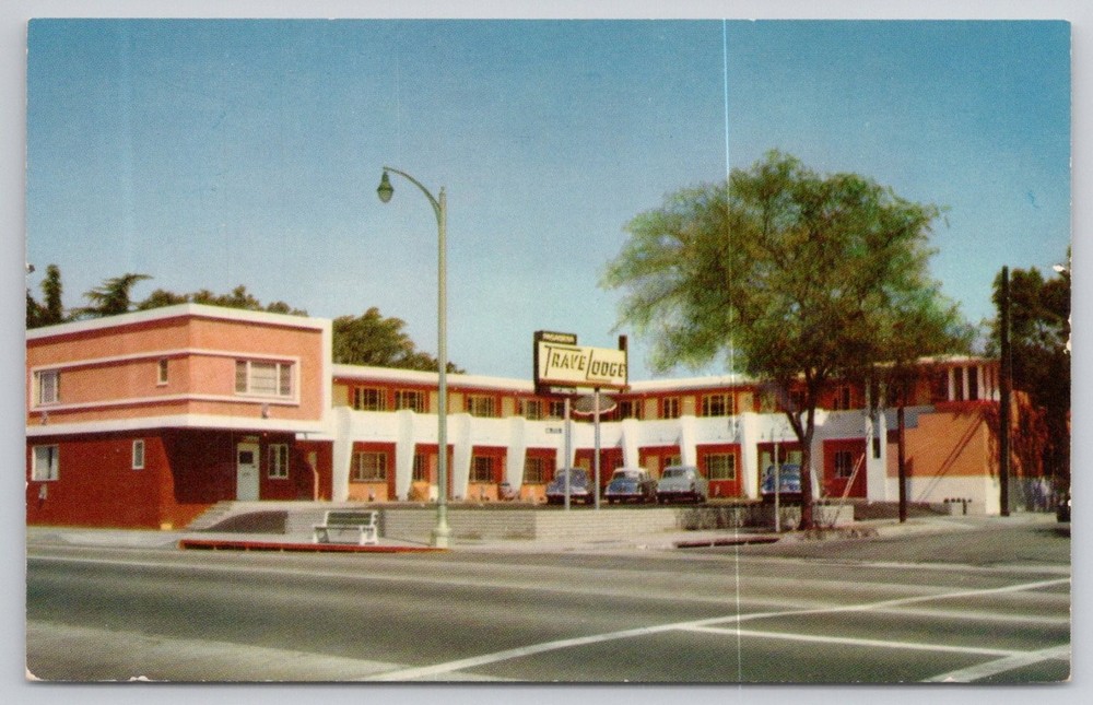 Pasadena CA Travelodge Motel Rose Parade Blvd Mirro-Krome Postcard Vintage