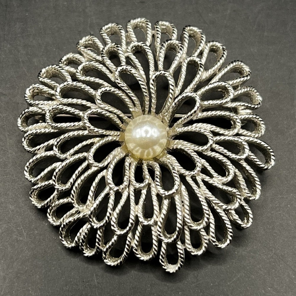 Vtg Crown Trifari Chrysanthemum Flower Brooch Silver Tone Faux Pearl Floral Pin