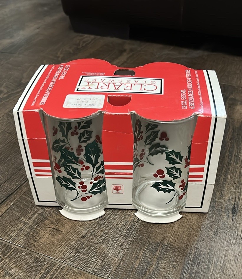 Vintage Set Of 4 Crisa (Holly Berry) 12 oz Christmas Drinking Glasses