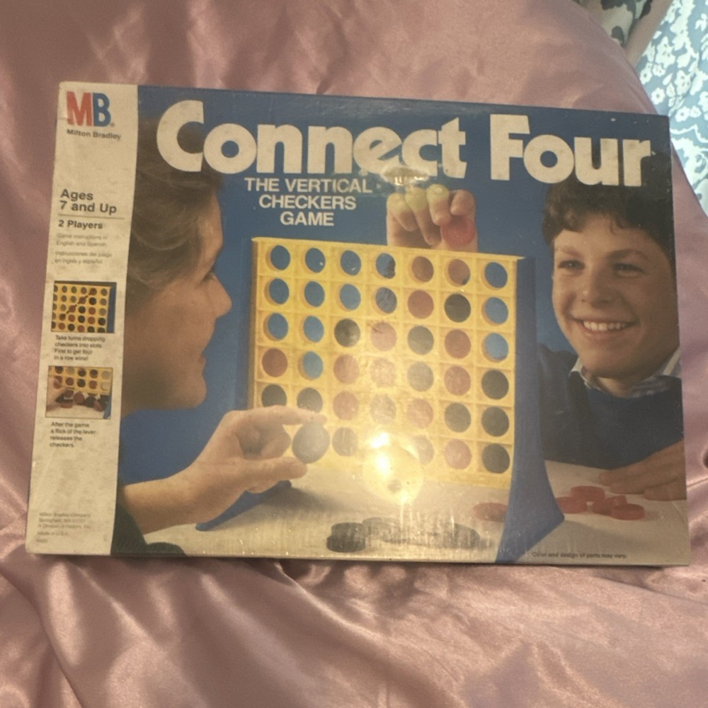 Milton Bradley Connect Four Vertical Checkers Strategy Game Complete Ages 7+ 2P