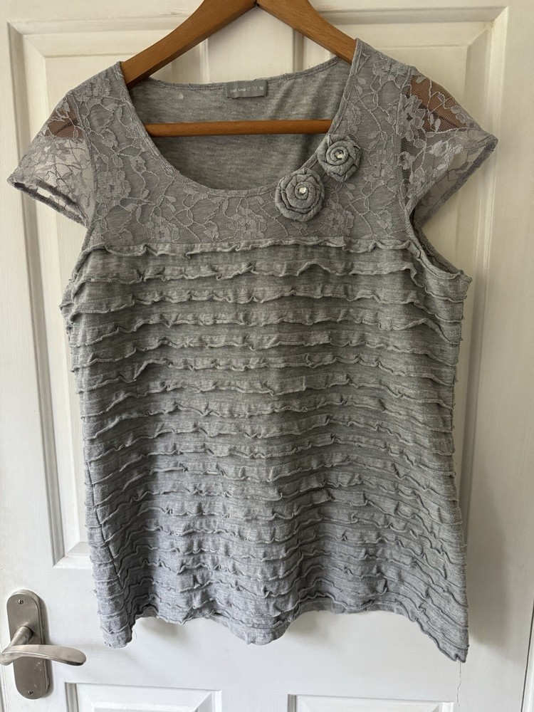Woman M&S Per Una UK 16 EU 44 Silver Ruffled Top Shirt Blouse Lace Fabric Flower