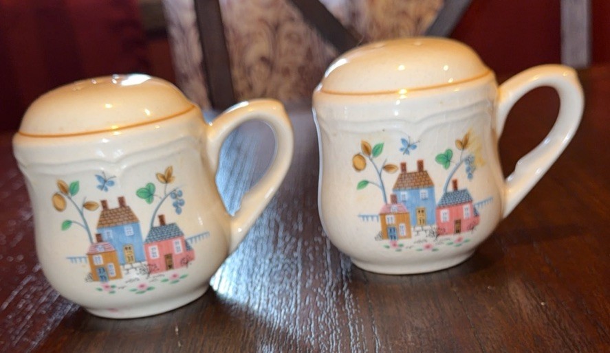 Vintage International Heartland Handled Salt and Pepper Shakers