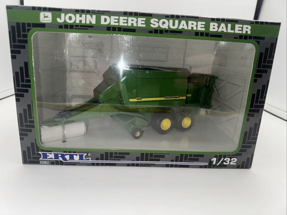 Vintage 1997 Ertl 5082 Diecast 1:32 John Deere 100 Farm Tractor Square Baler (P4