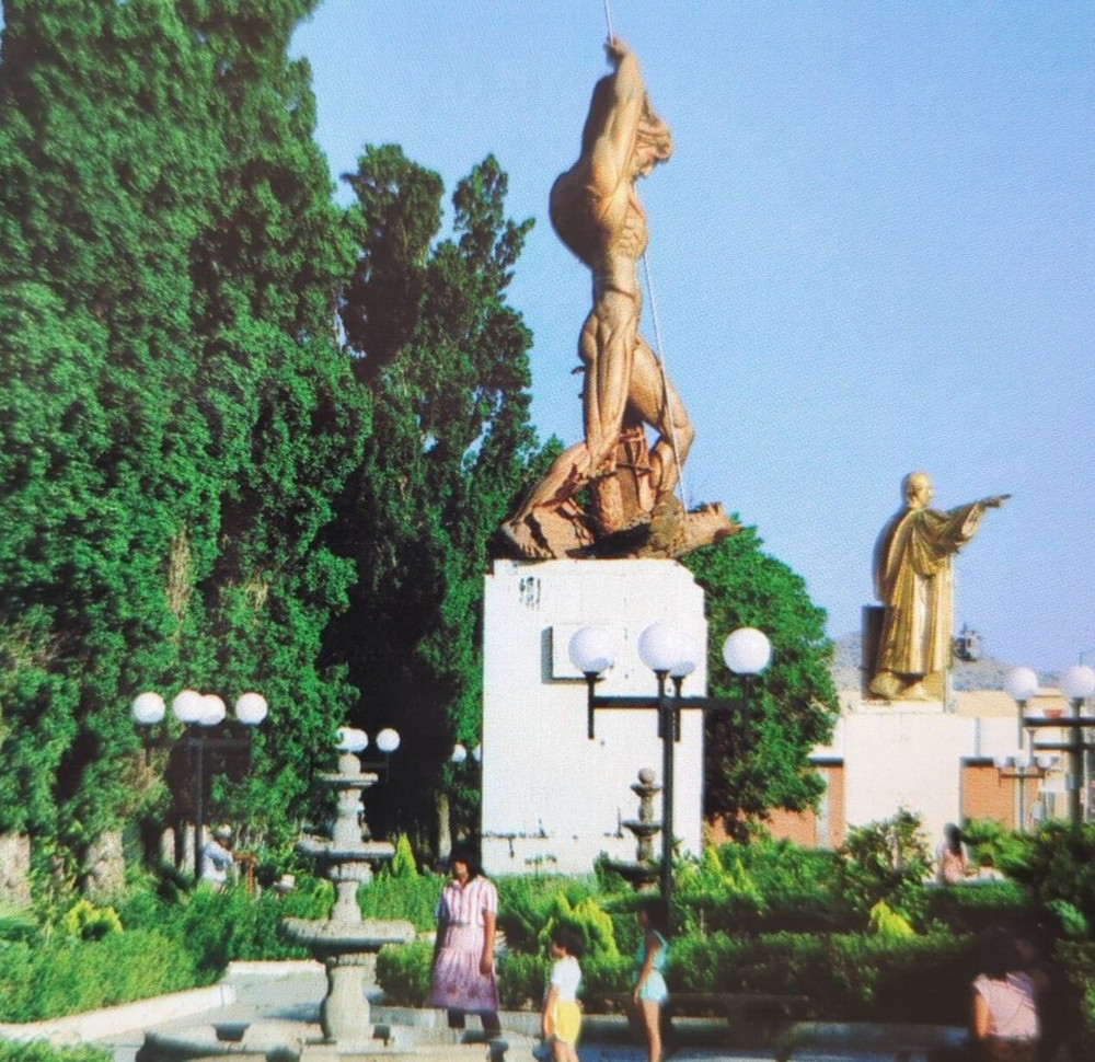 Statue Don Benito Juarez Nogales Sonora Mexico Vintage Continental Postcard