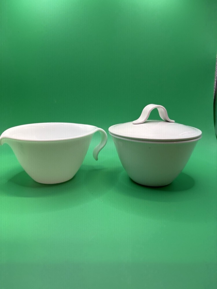 Vintage Set CORELLE WINTER FROST WHITE HOOK HANDLE CREAMER AND SUGAR With Lid