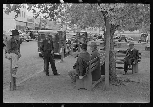 Photo:Group of men on the courthouse square, Texas, San Augustine