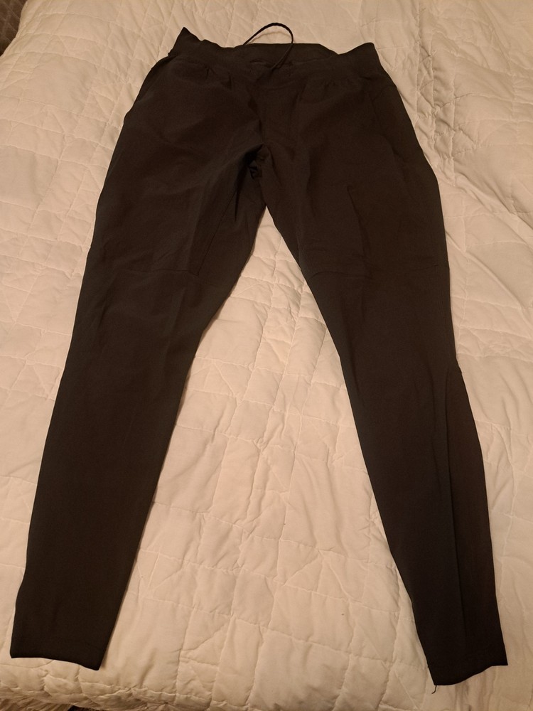 Lululemon Mens Hybrid Tight Calf Running Pants Size Medium Short